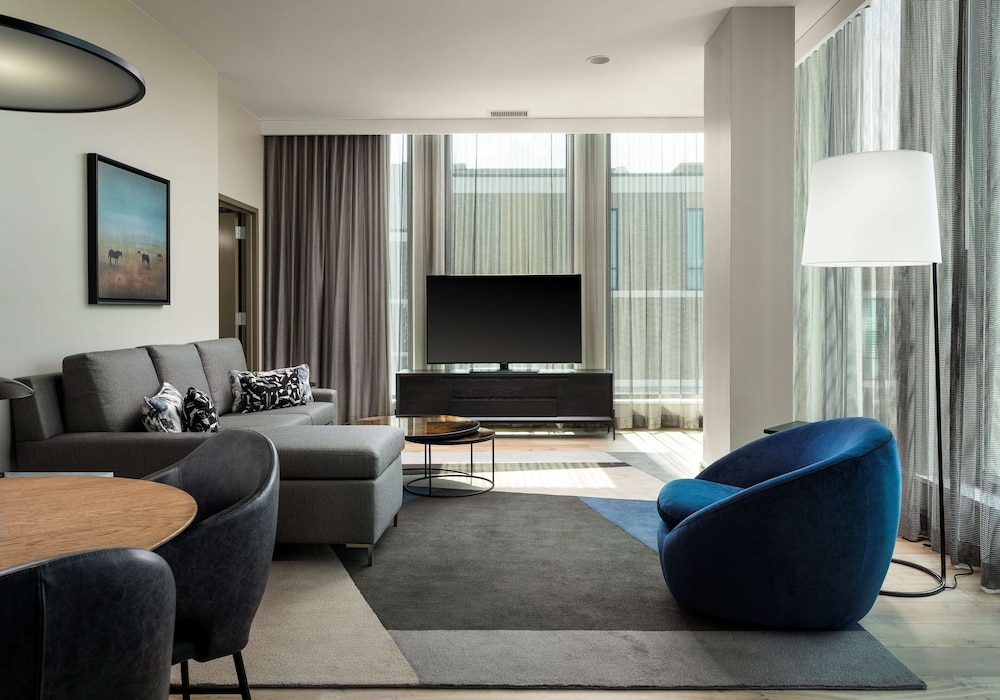Suite, 1 Bedroom (Top Floor) - Photo 3