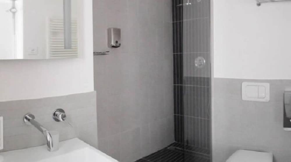 Double Room - Photo 7