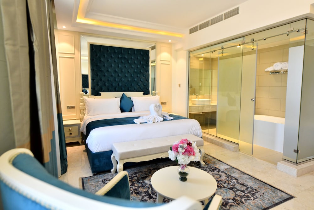 Junior Suite, 1 King Bed, Non Smoking (Aircondition) photo 3