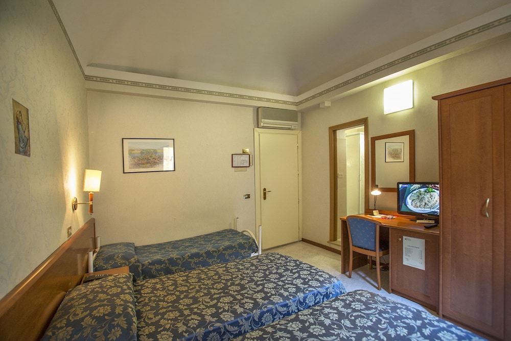 Triple Room photo 2