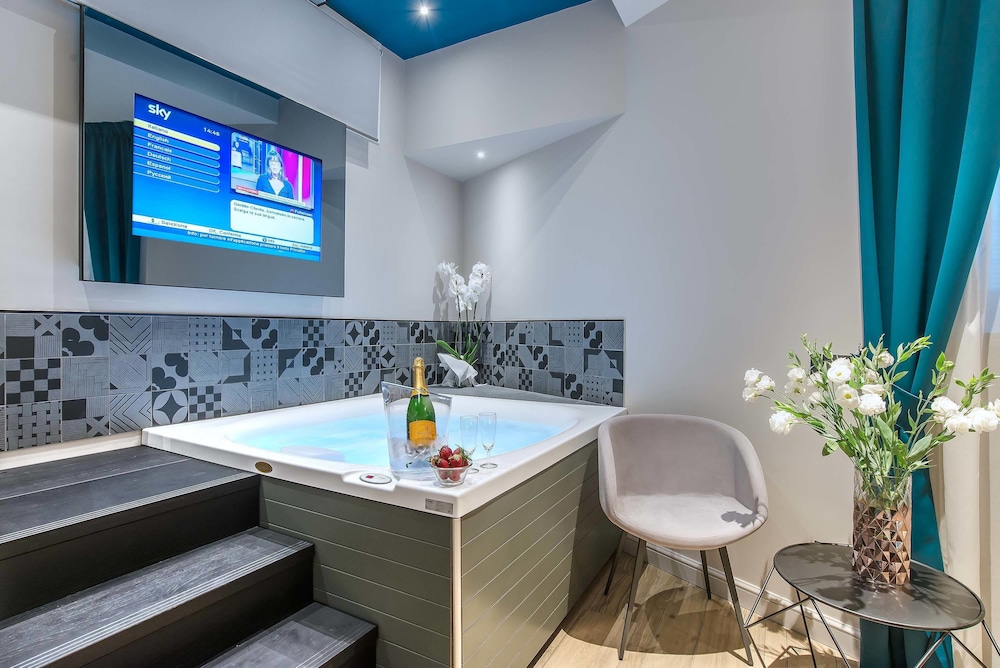 Deluxe Double Room, Jetted Tub, Ground Floor photo 3