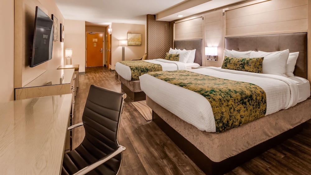 Suite, 2 Queen Beds, Non Smoking, Refrigerator & Microwave (with Sofabed) - Photo 3