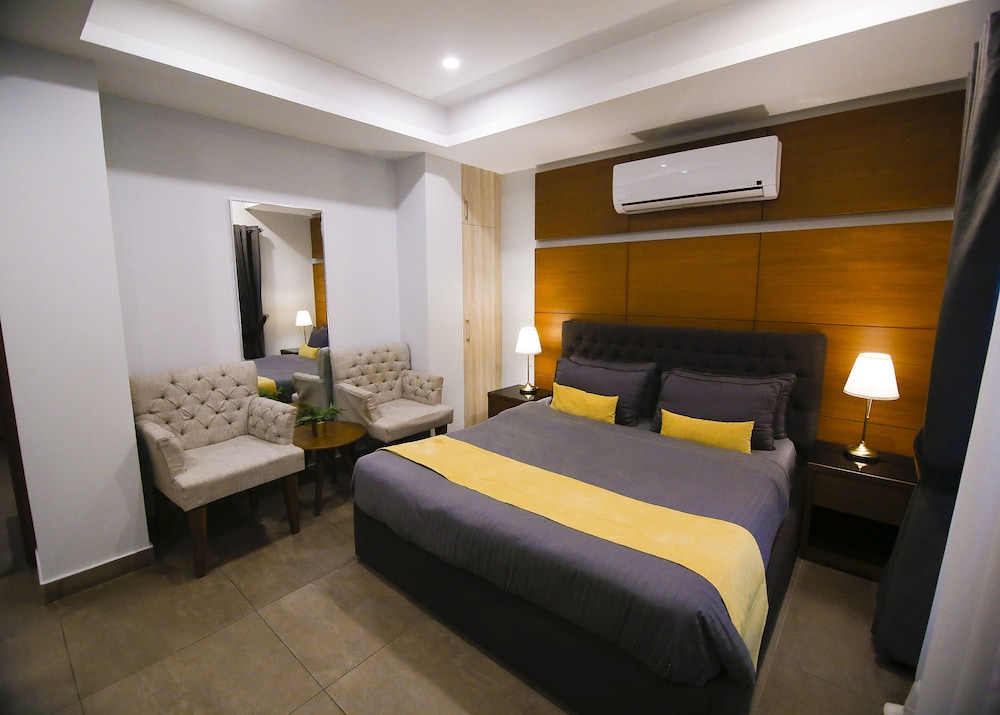 Room - Photo 2
