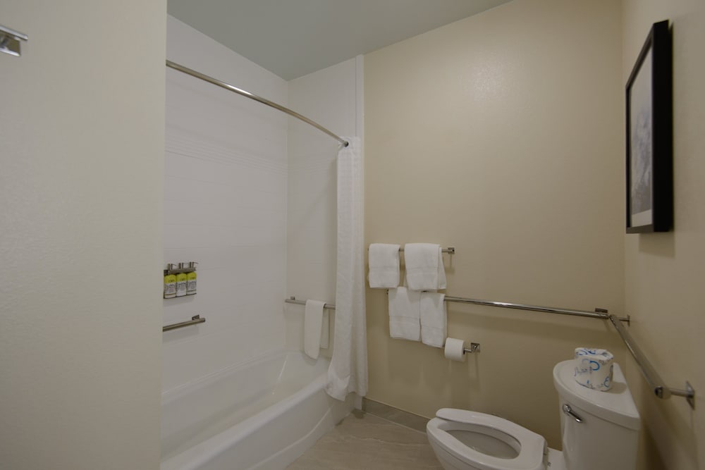 Studio Suite with Two Queen Beds thumbnail 5