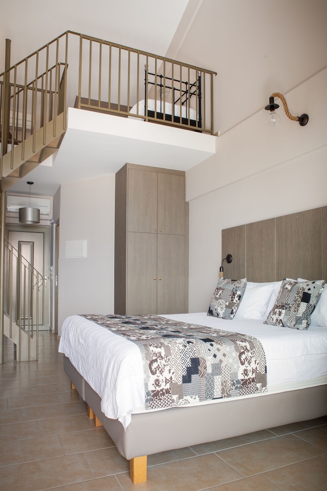 Royal Studio Suite