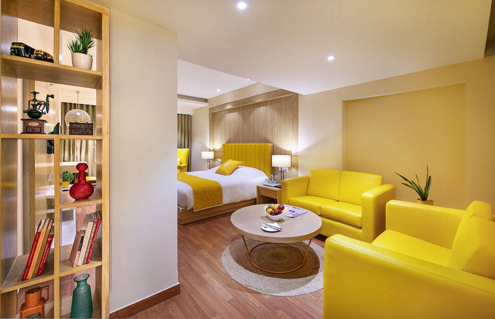 Signature Suite - Photo 4