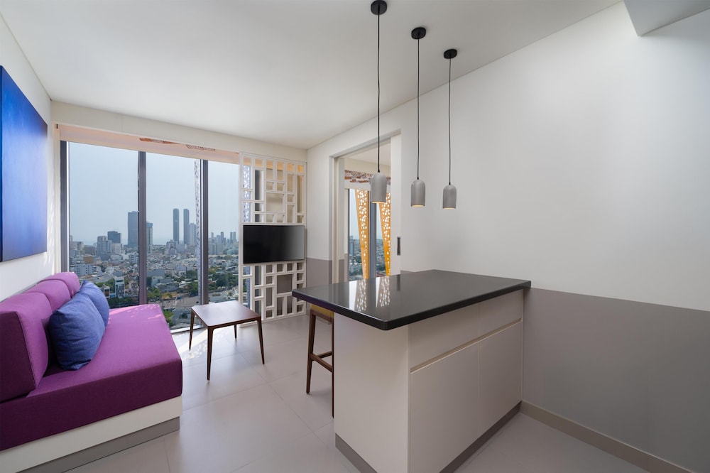 Suite, 2 Twin Beds, City View - Photo 2