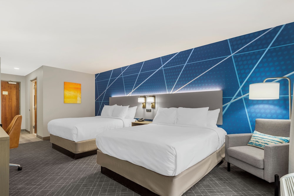 Standard Room, 2 Queen Beds, Non Smoking photo 2