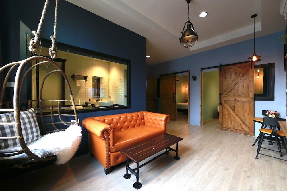 Two Bedroom Suite with Bathtub photo 2