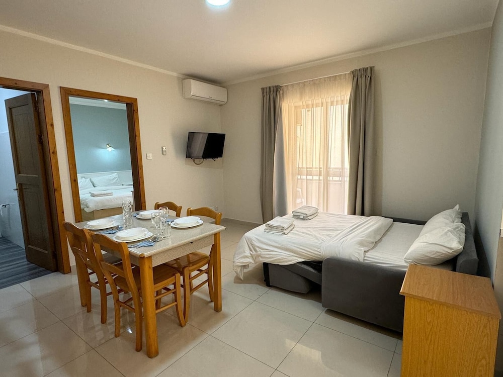 Condo, 2 Bedrooms (2 Bed Sleeps 5)