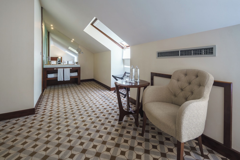 Double Room (With extra child bed)
