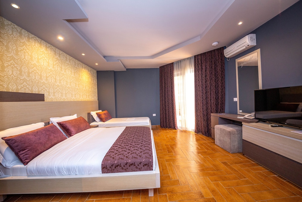 Superior Triple Room, Balcony, Partial Sea View