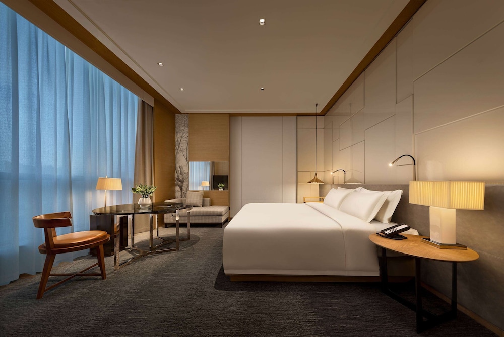 Superior Room, 1 Queen Bed, Non Smoking photo 1