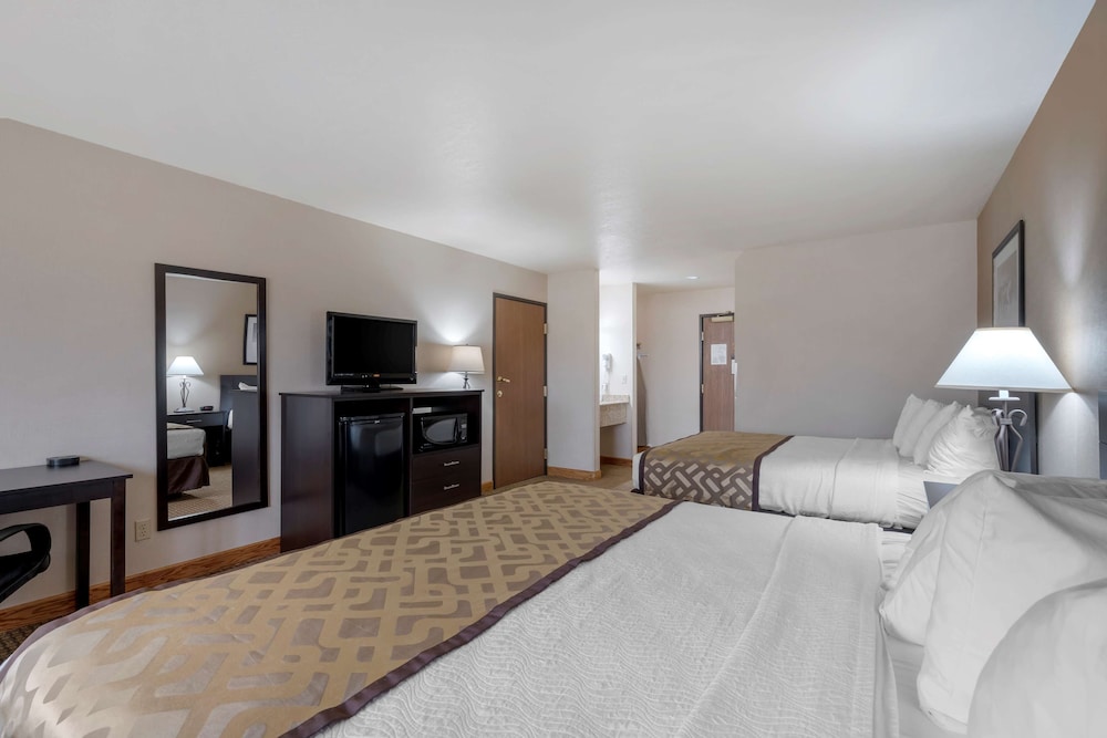 Standard Room, 2 Queen Beds, Non Smoking, Refrigerator & Microwave (Pet Friendly) photo 2