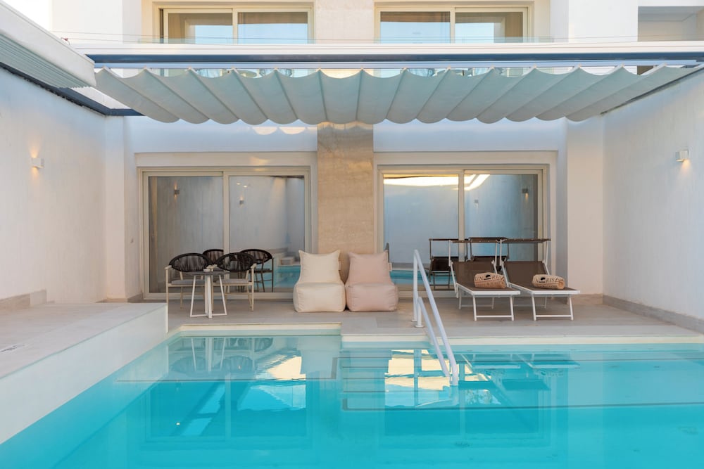 Executive Pool Suite (Posh Club) - Photo 2