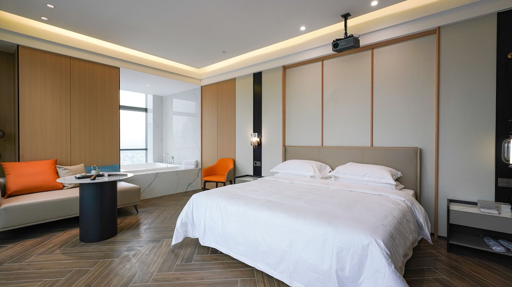 Couple King Bed Room photo 3