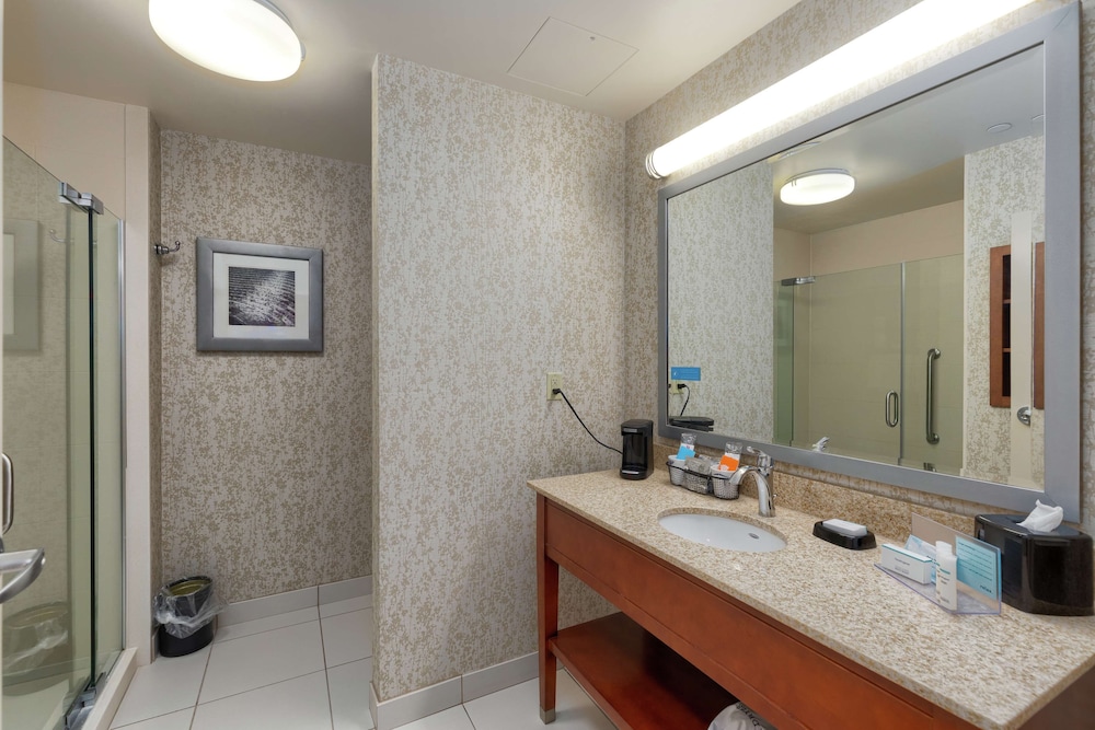 Room, 1 King Bed, Non Smoking, Refrigerator (Water View) photo 1