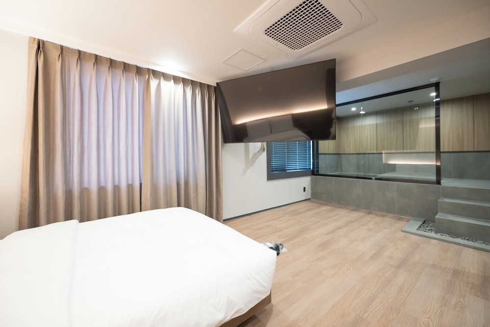 DELUX SPA&SAUNA - Breakfast service for guests + 1 FREE DRINK provided photo 1
