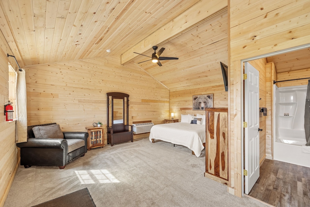 Deluxe Cabin, 1 King Bed photo 3