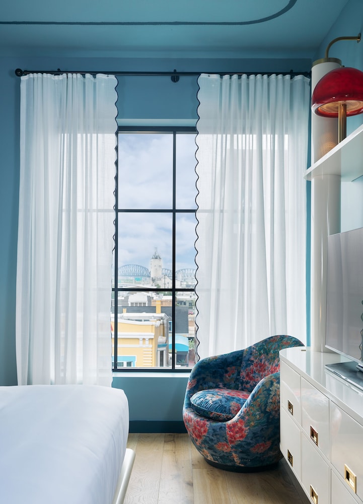 Room, 1 King Bed (Louie)