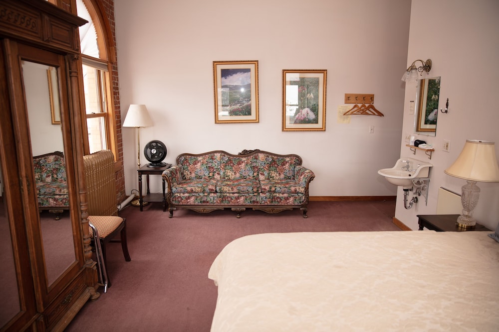 Premium Room, 1 King Bed (Top Floor Corner) photo 3