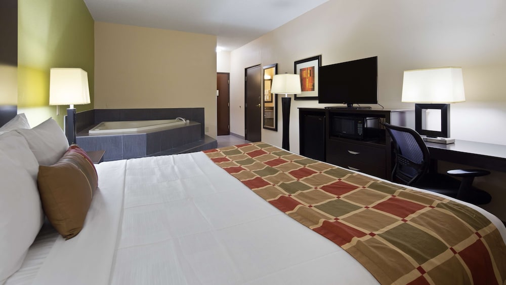 Suite, 1 King Bed, Non Smoking, Jetted Tub - Photo 1