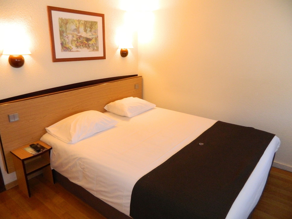 Standard Room, 1 Double Bed (1 Junior Bed up to 10 years) photo 2