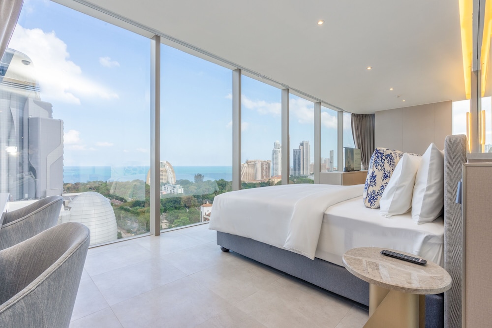 Panorama Executive Suite - Photo 6