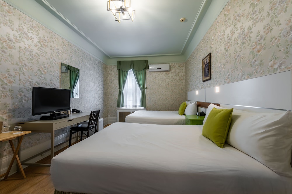 Family Room, 2 Double Beds thumbnail 6