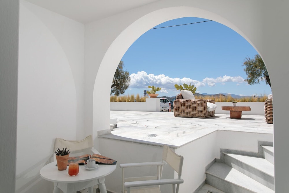Economy Triple Room, Partial Sea View - Photo 11