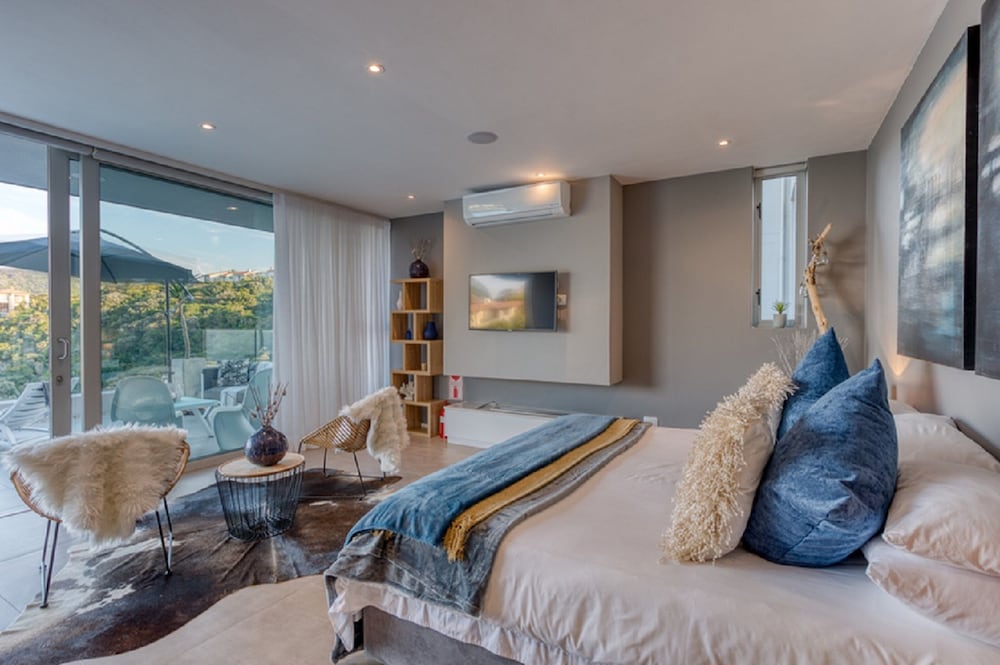Luxury Room, 1 King Bed, Balcony, Ocean View - Photo 3
