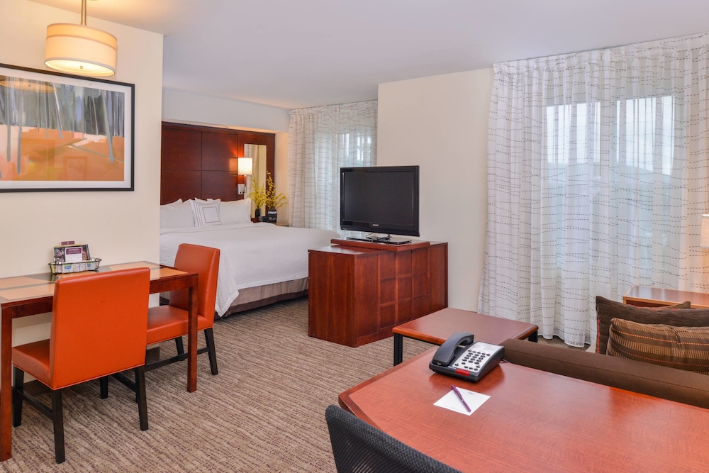Studio, 1 King Bed with Sofa bed (Mobility/Hearing Accessible, Tub)