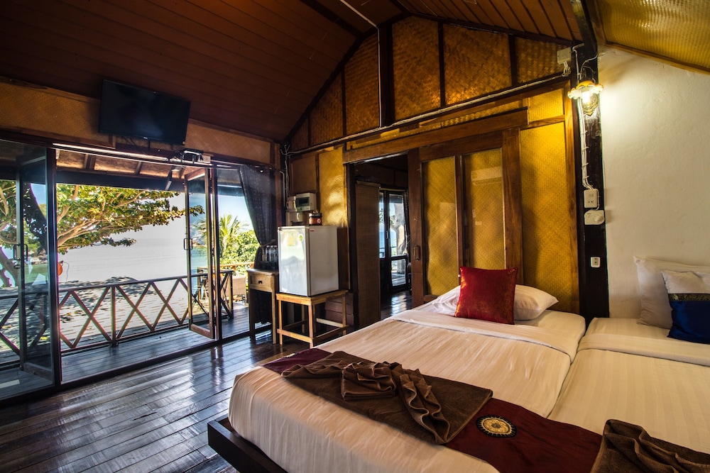 Family sea view bungalow photo 2