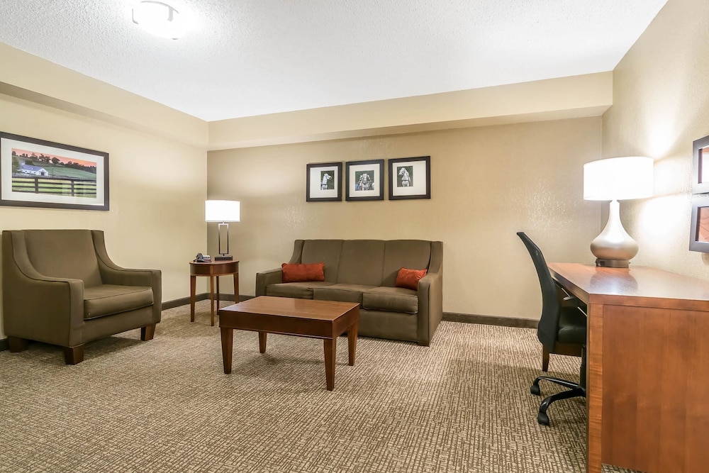 Suite, Multiple Beds, Non Smoking - Photo 5