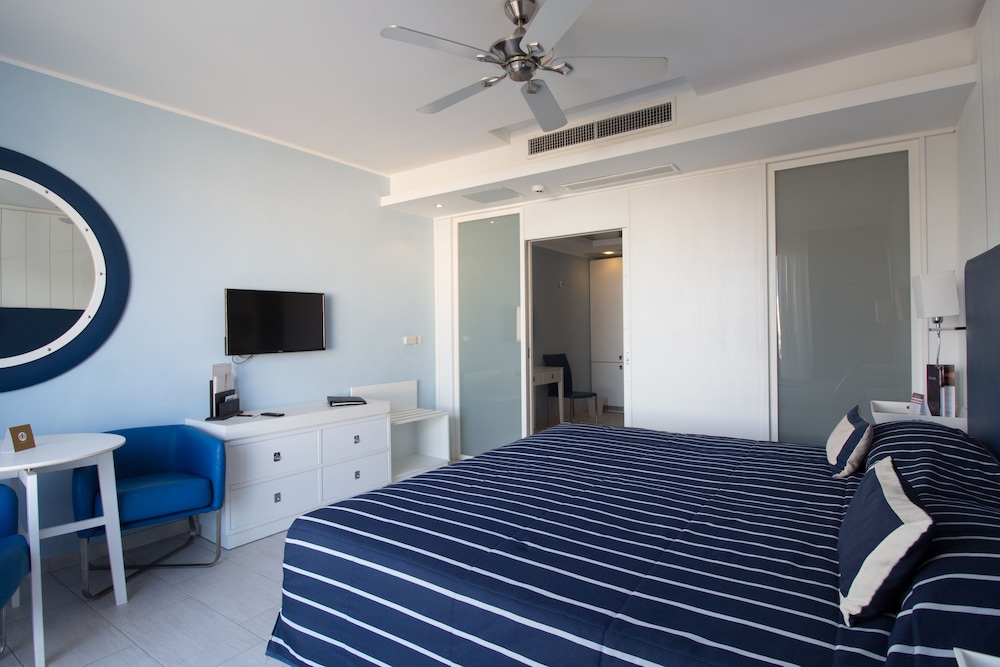Double or Twin Room, Terrace, Pool View photo 2