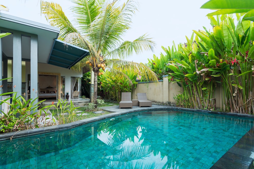 Villa with Private Pool - Photo 6