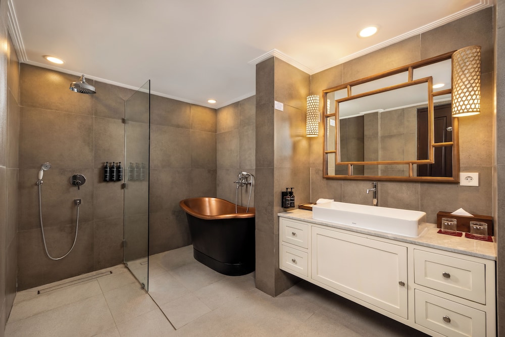 Two Bedroom Family Suites - Photo 6
