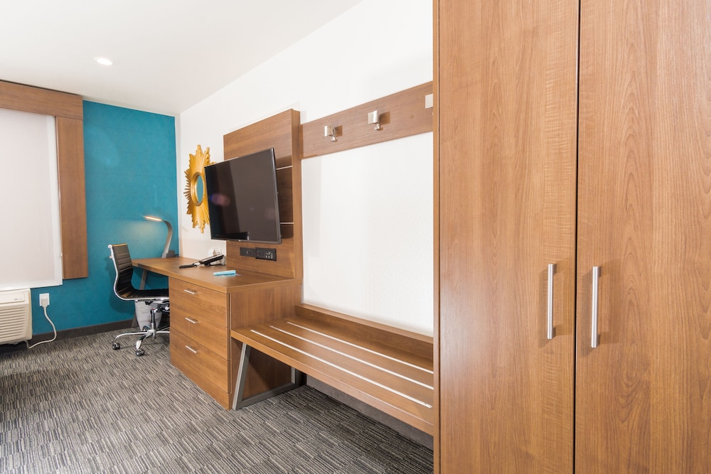 Standard Room, 1 King Bed, Accessible (Communications Accessible)