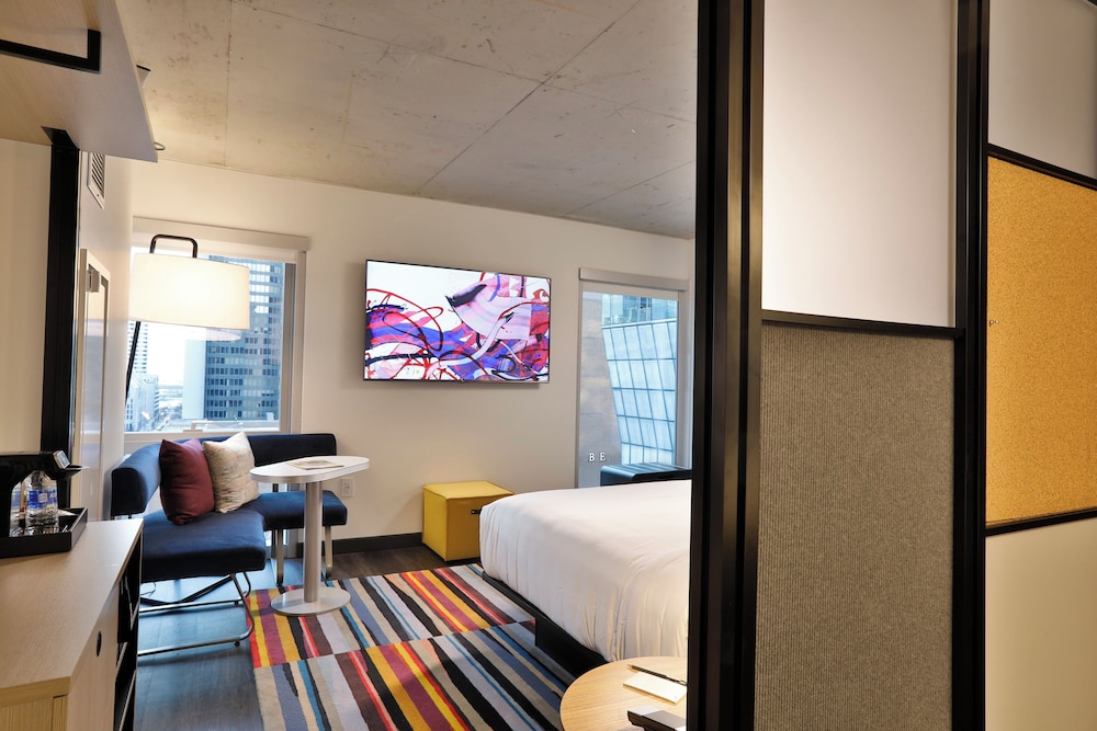 Room, 1 King Bed, City View (Hearing Accessible)