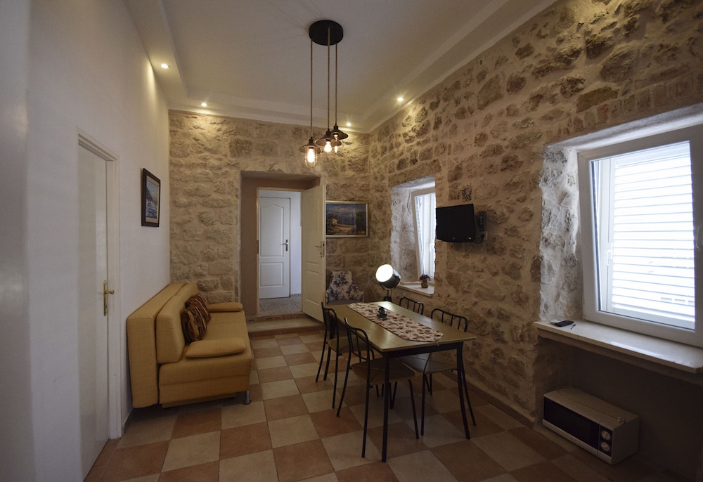 Apartment for 4 people with kitchen photo 1