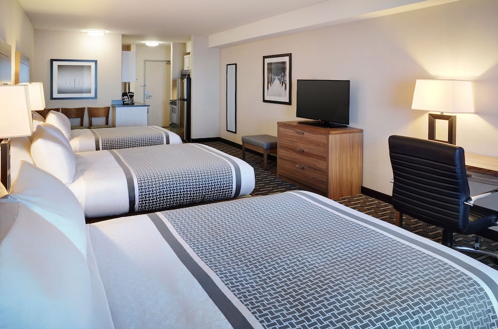 Deluxe Triple Room, Multiple Beds, Kitchen photo 2