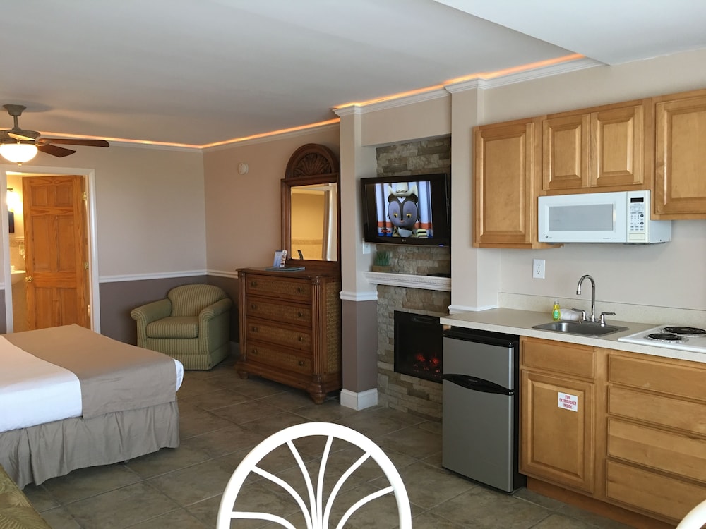 Deluxe Room, 1 King Bed with Sofa bed, Jetted Tub (INDIES) photo 2