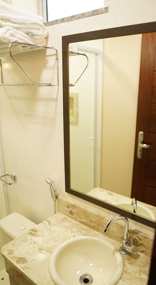 Standard Twin Room - Photo 3
