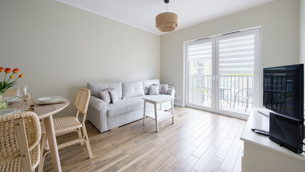 Apartment (7F) photo 1