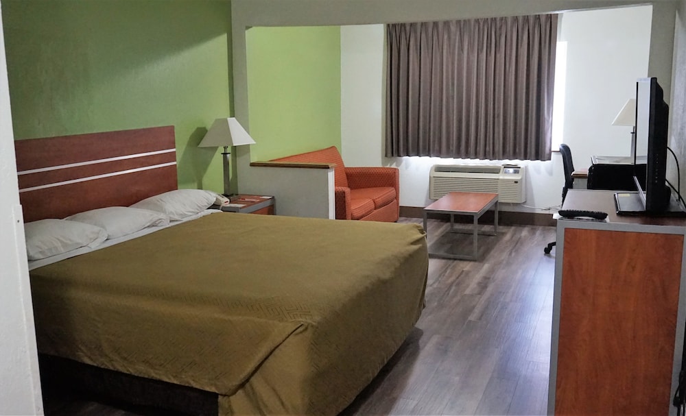 Suite, 1 King Bed, Non Smoking - Photo 1