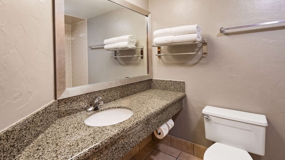 Standard Room, 2 Queen Beds, Non Smoking, Refrigerator photo 3