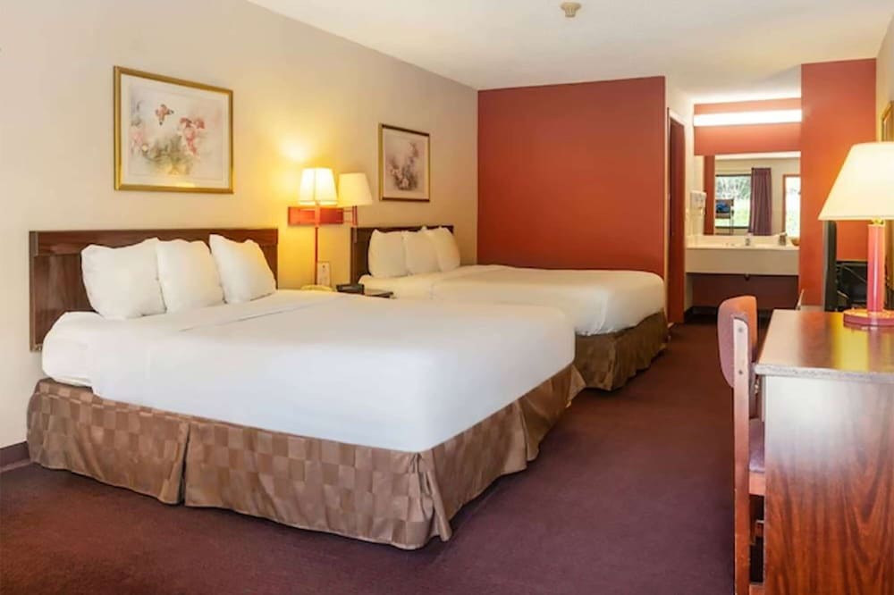 Room, 2 Double Beds, Accessible, Non Smoking (Mobility/Hearing, Tub w/Grab Bars)