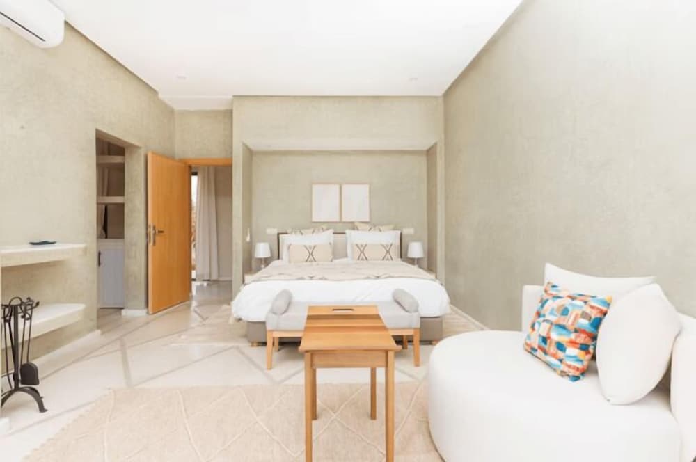 Deluxe Suite, Pool View