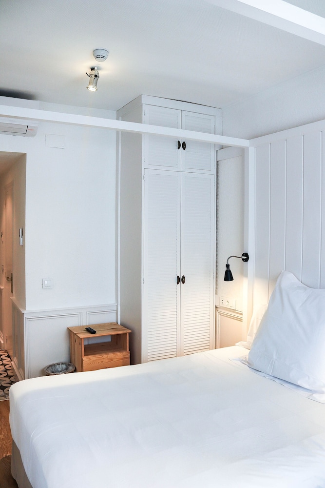 Standard Room, Balcony, Partial Sea View photo 3