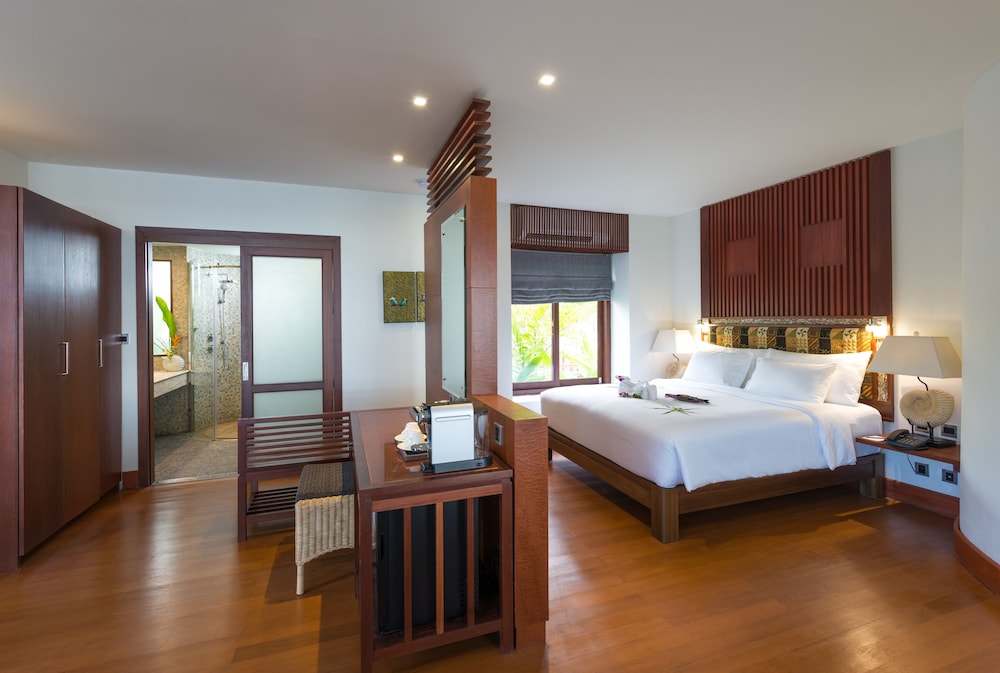 Oceanfront Jacuzzi Villa (Adults Only) photo 3